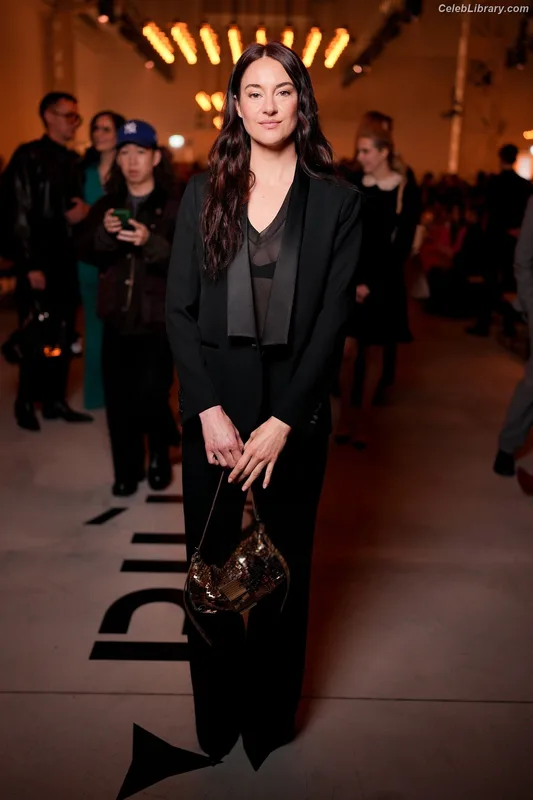 Shailene Woodley photo 10 of 1036