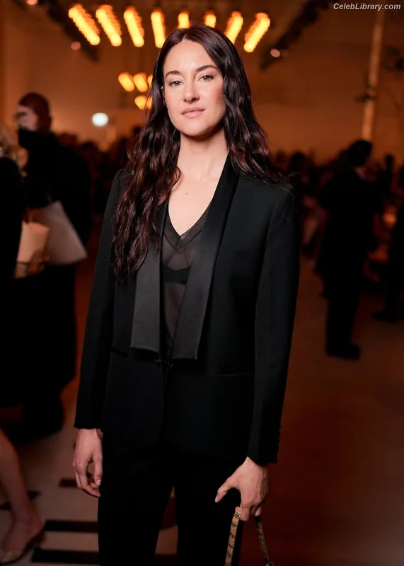 Shailene Woodley photo 11 of 1036