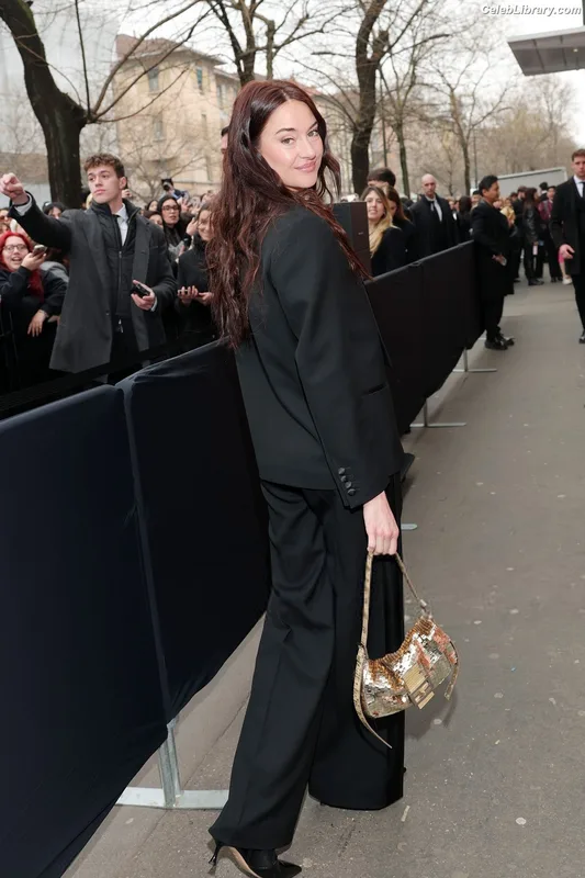 Shailene Woodley photo 13 of 1036