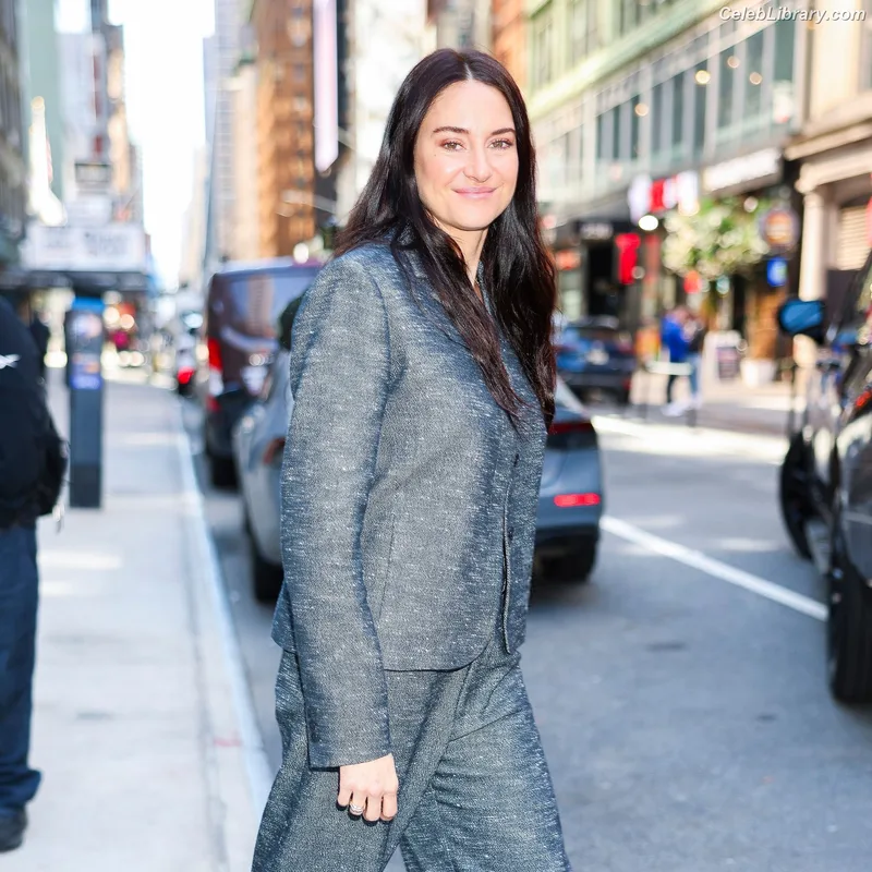 Shailene Woodley photo 20 of 1036