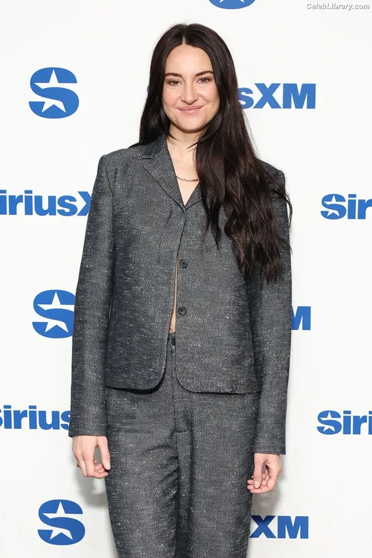 Shailene Woodley photo 8 of 1036