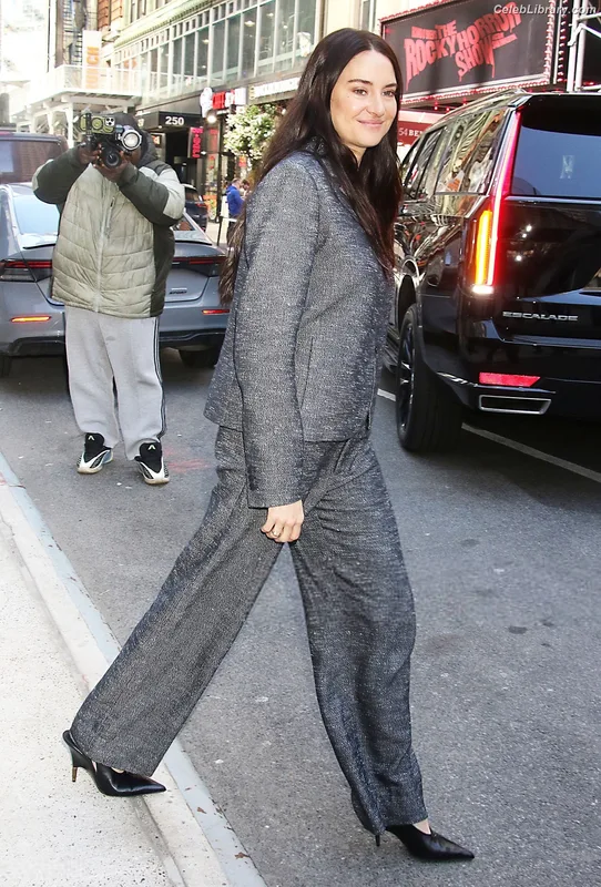 Shailene Woodley photo 12 of 1036