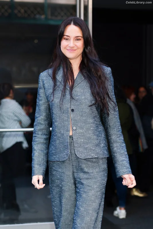 Shailene Woodley photo 16 of 1036