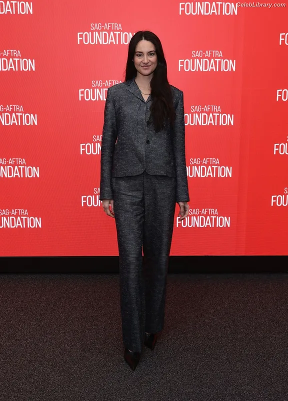 Shailene Woodley photo 18 of 1036
