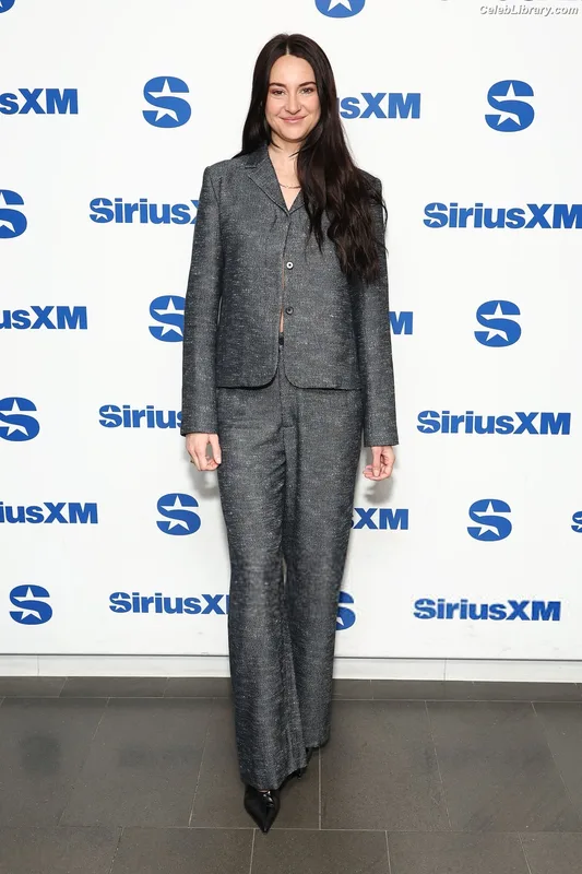 Shailene Woodley photo 19 of 1036