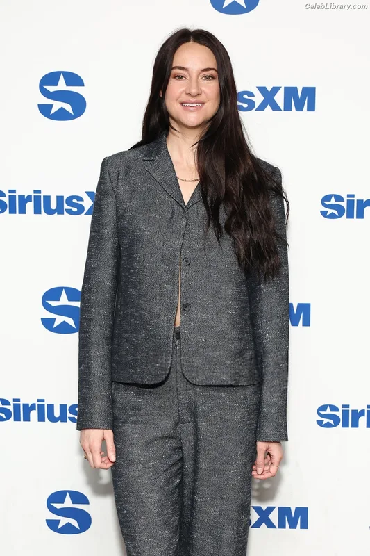 Shailene Woodley photo 21 of 1036