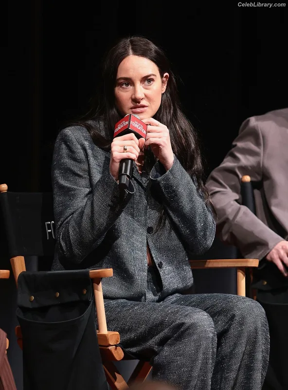 Shailene Woodley photo 22 of 1036