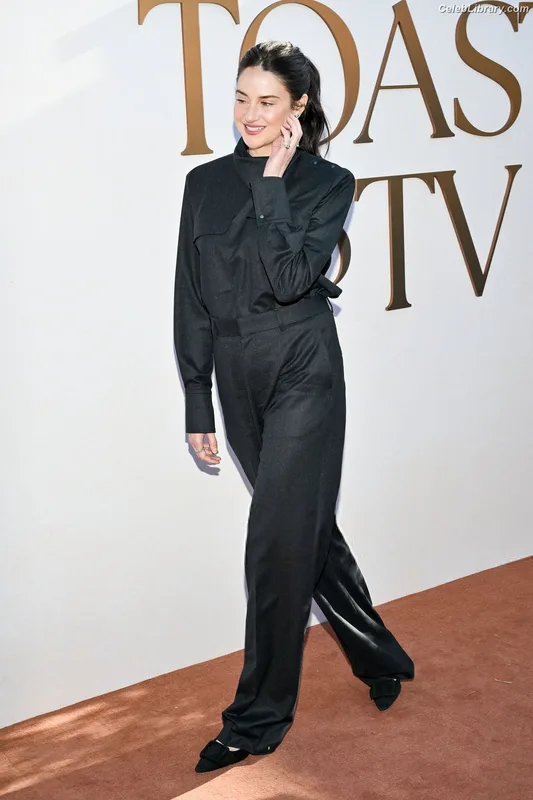 Shailene Woodley photo 10 of 1036