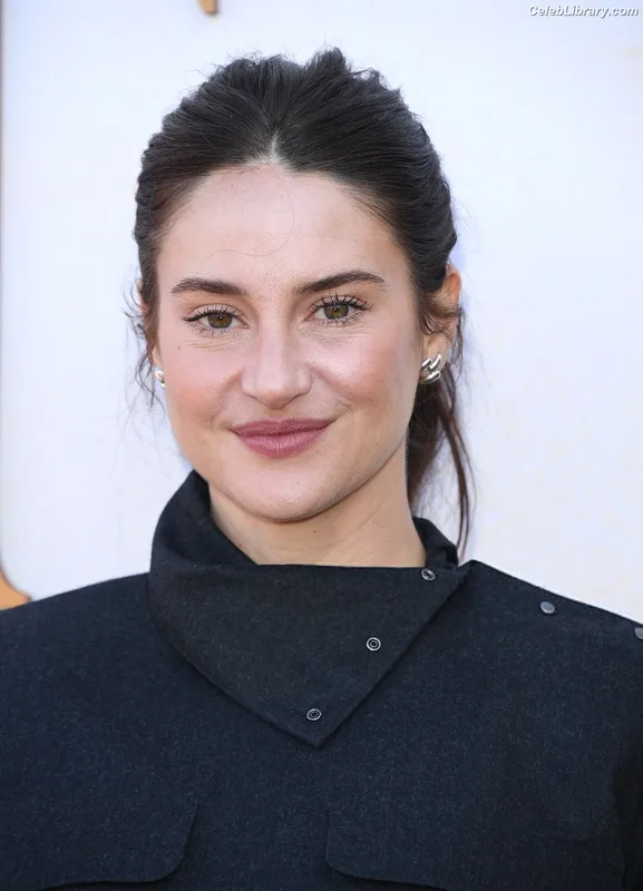 Shailene Woodley photo 11 of 1036