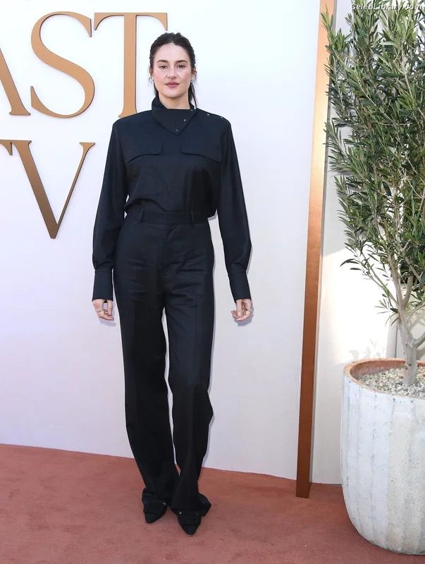Shailene Woodley photo 12 of 1036