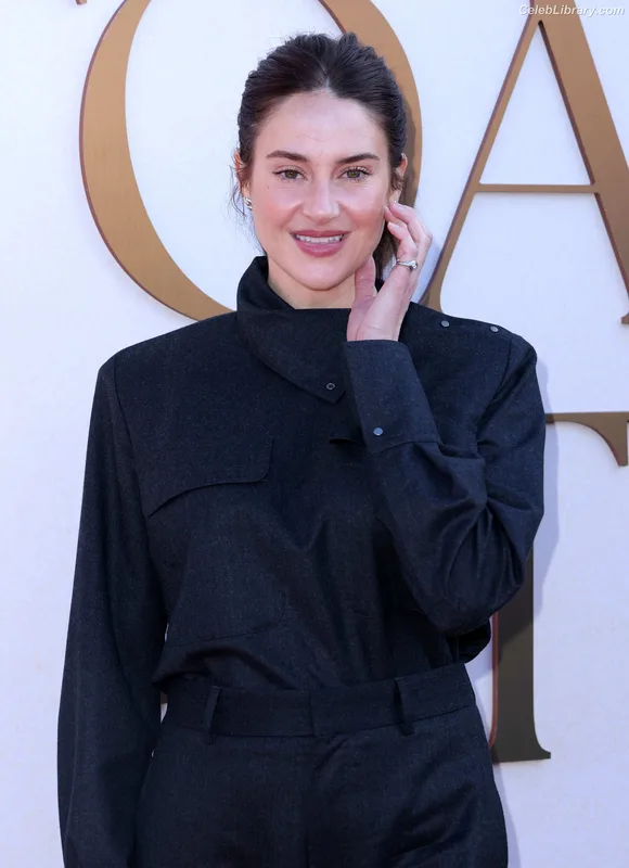 Shailene Woodley photo 15 of 1036