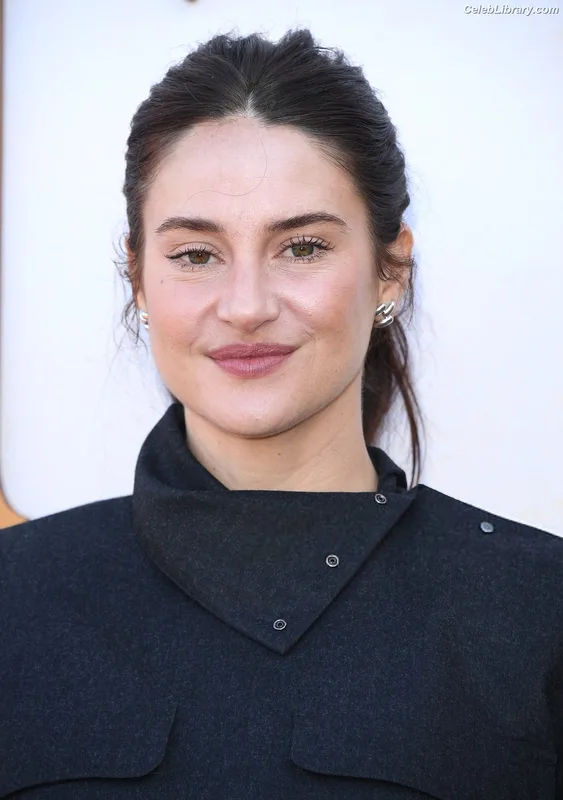 Shailene Woodley photo 16 of 1036