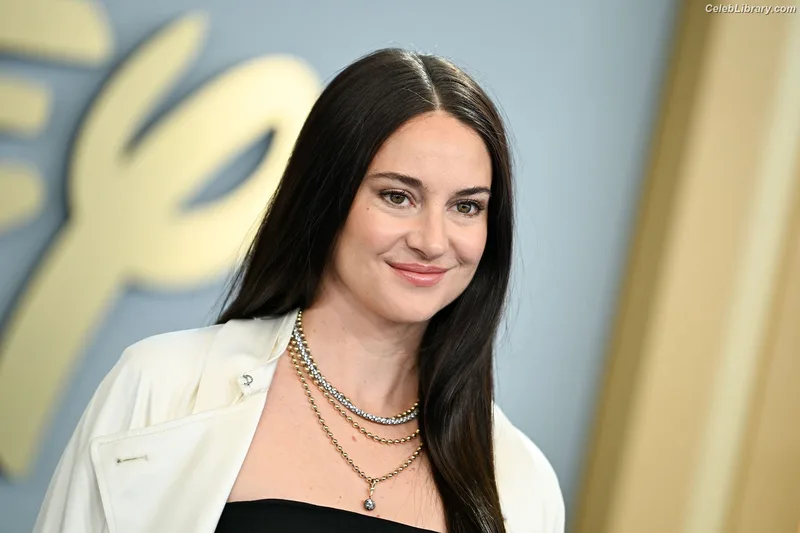 Shailene Woodley photo 11 of 1036