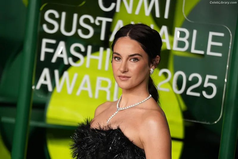Shailene Woodley photo 7 of 1036