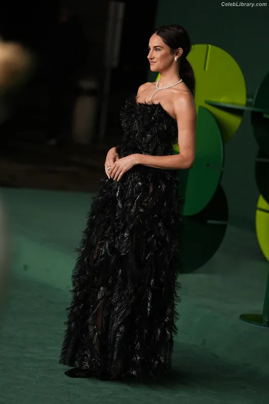 Shailene Woodley photo 8 of 1036