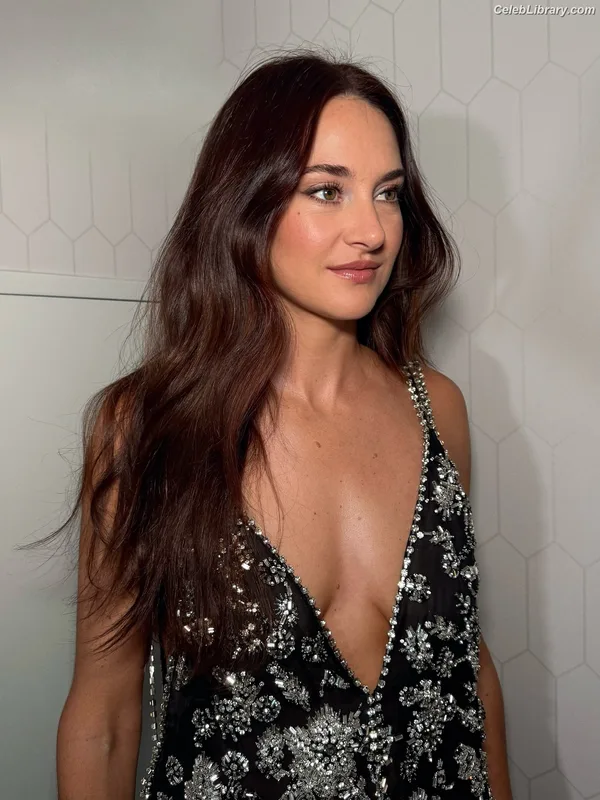 Shailene Woodley photo 21 of 1036