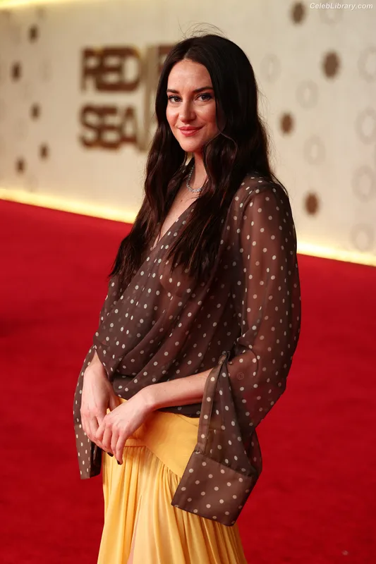 Shailene Woodley photo 23 of 1036