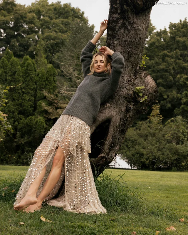 Shailene Woodley photo 11 of 1036