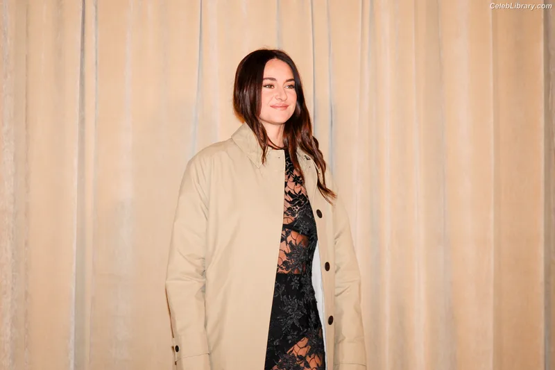 Shailene Woodley photo 15 of 1036