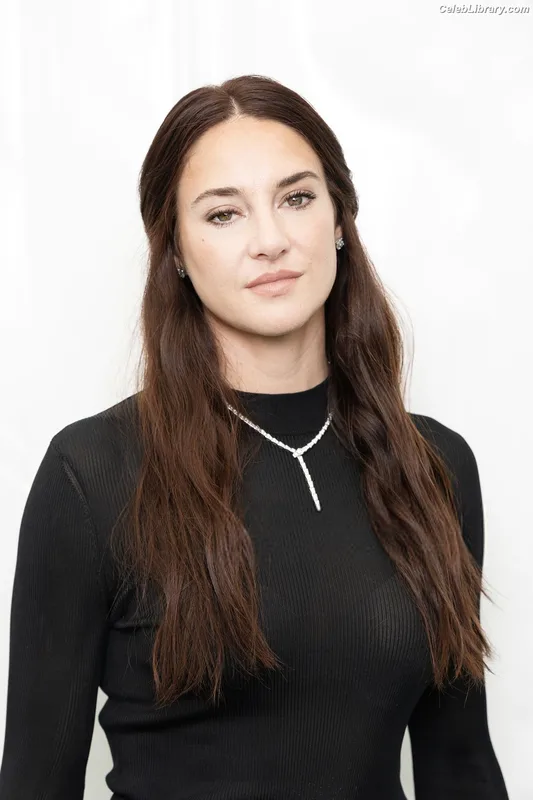 Shailene Woodley photo 9 of 1036