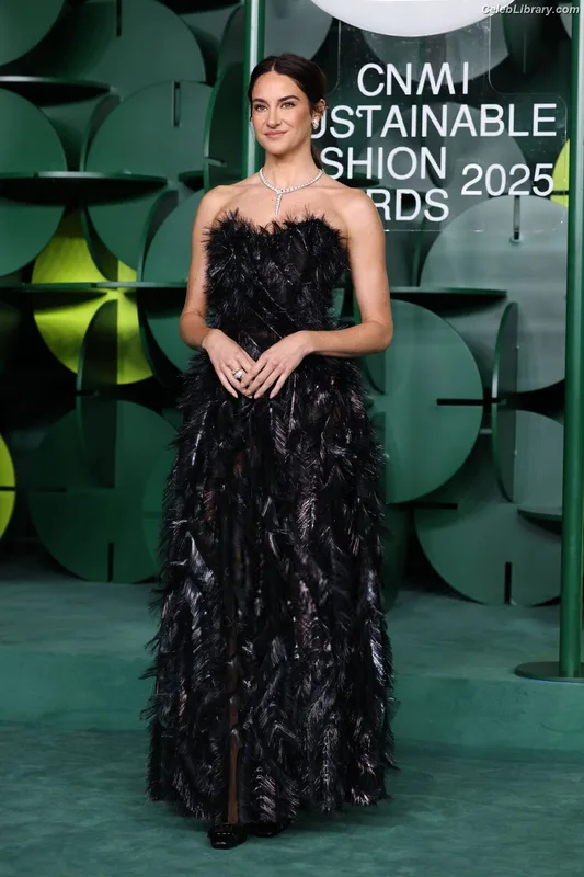 Shailene Woodley photo 4 of 1036