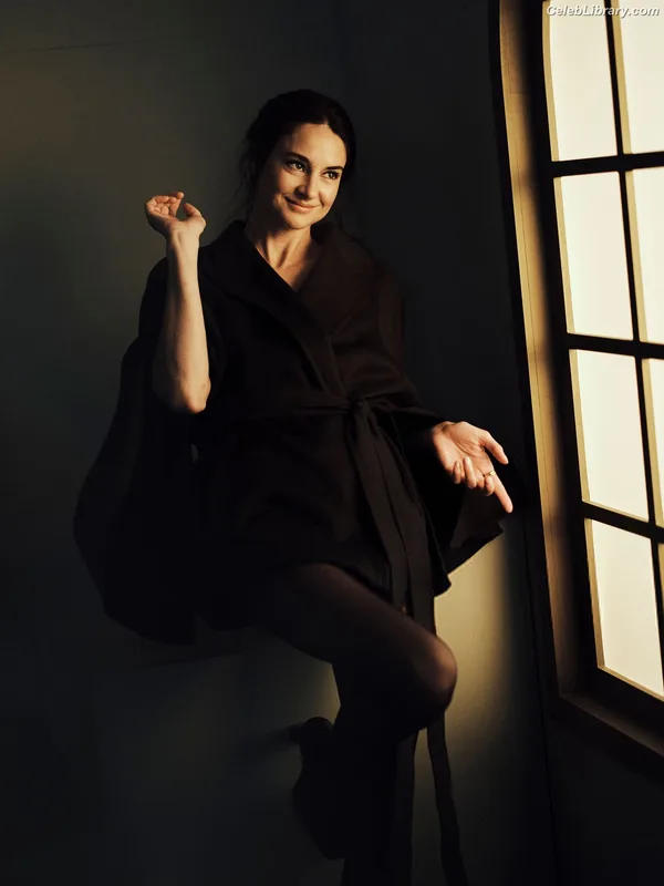 Shailene Woodley photo 21 of 1036