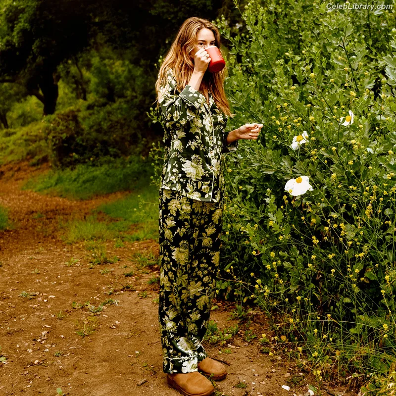 Shailene Woodley photo 8 of 1036