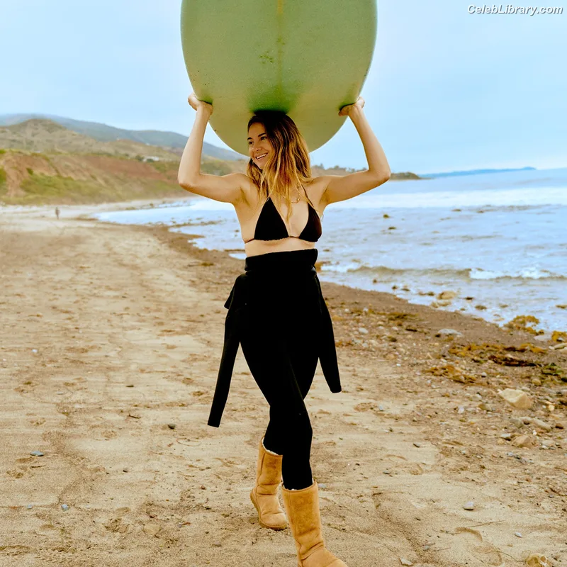 Shailene Woodley photo 17 of 1036