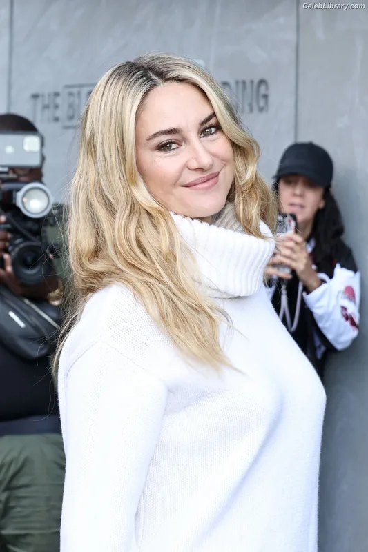 Shailene Woodley photo 8 of 1036