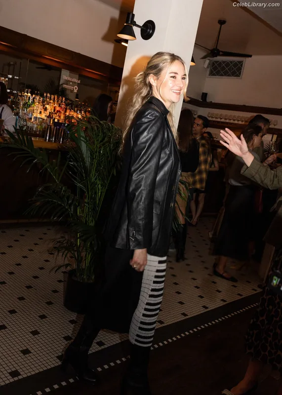 Shailene Woodley photo 24 of 1036