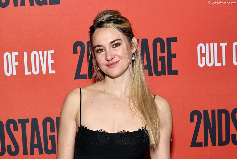 Shailene Woodley photo 1 of 1036