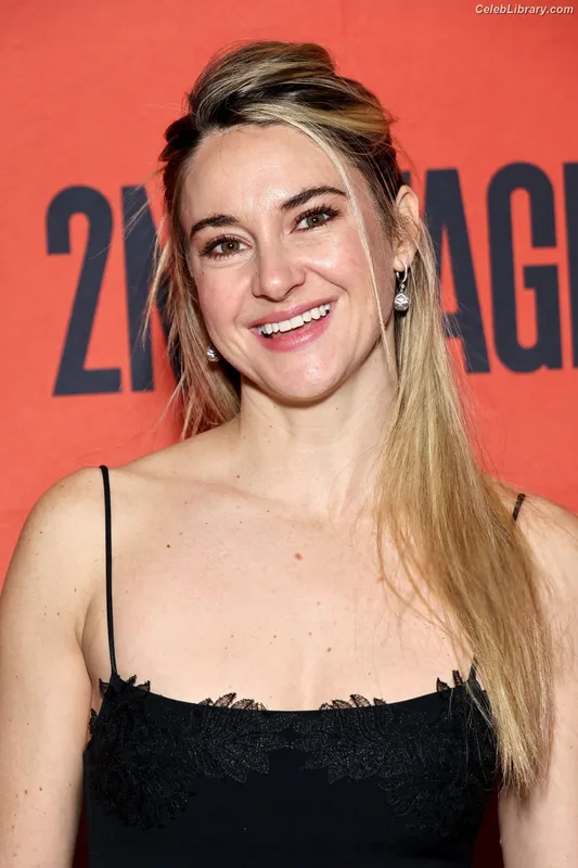 Shailene Woodley photo 16 of 1036