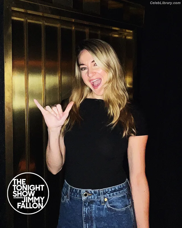Shailene Woodley photo 22 of 1036