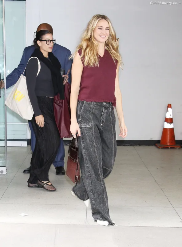 Shailene Woodley photo 7 of 1036
