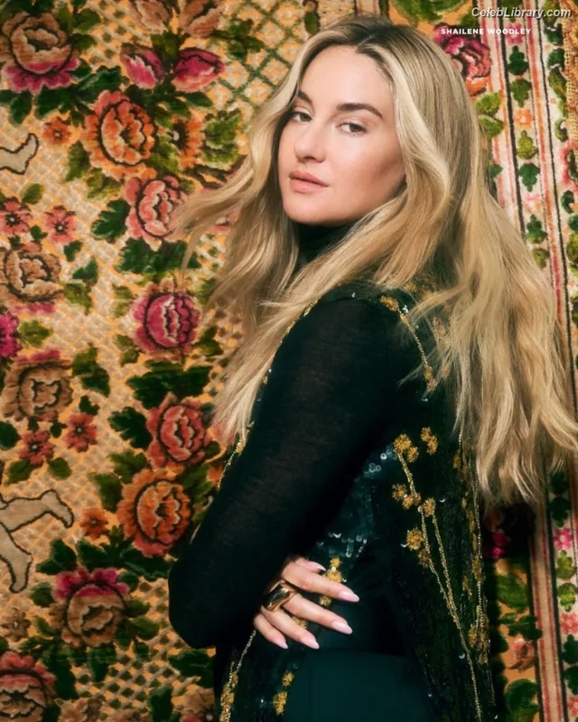 Shailene Woodley photo 9 of 1036