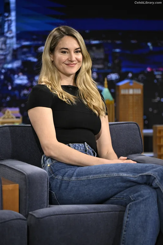 Shailene Woodley photo 10 of 1036
