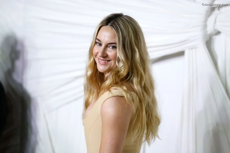Shailene Woodley photo 16 of 1036