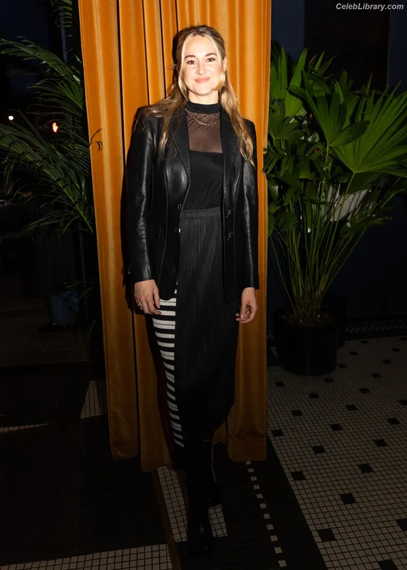Shailene Woodley photo 19 of 1036