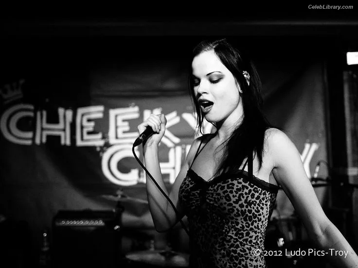 Shakey Sue photo 3 of 222