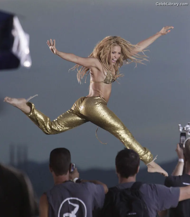 Shakira photo 16 of 1546
