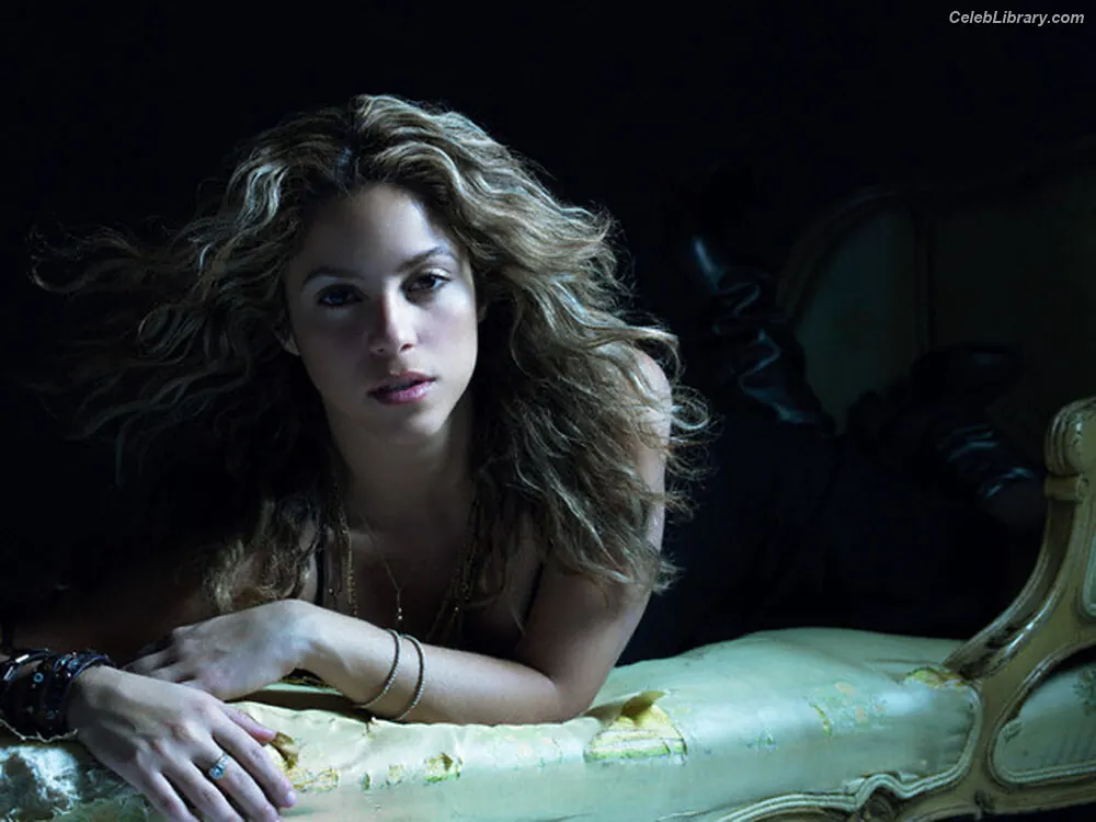 Shakira photo 5 of 1546