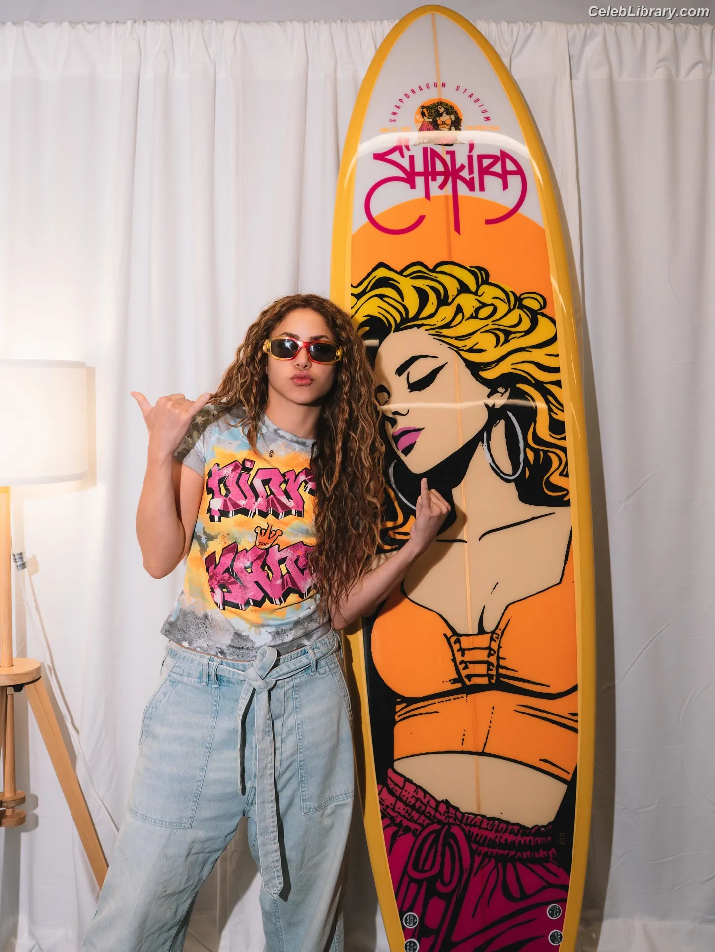 Shakira photo 10 of 1546