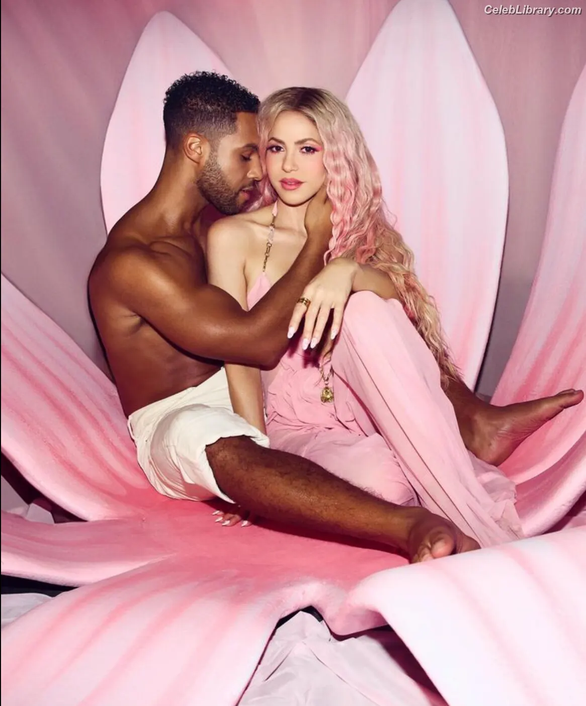 Shakira photo 13 of 1546