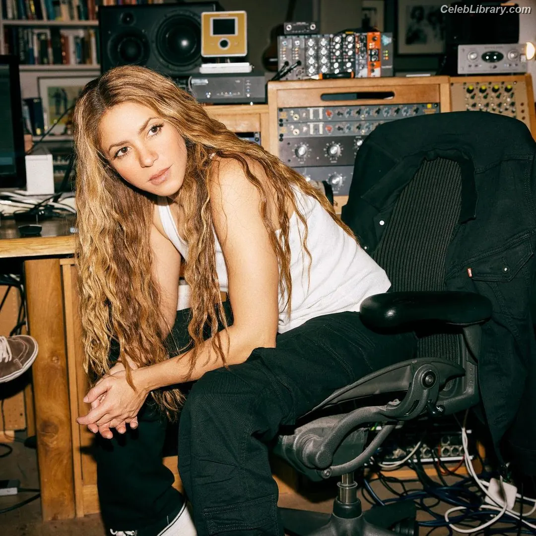 Shakira photo 22 of 1546