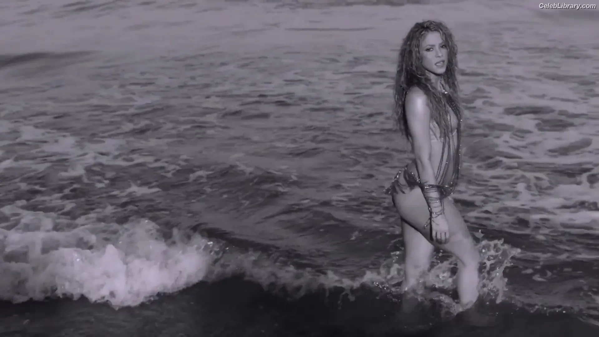 Shakira photo 15 of 1546