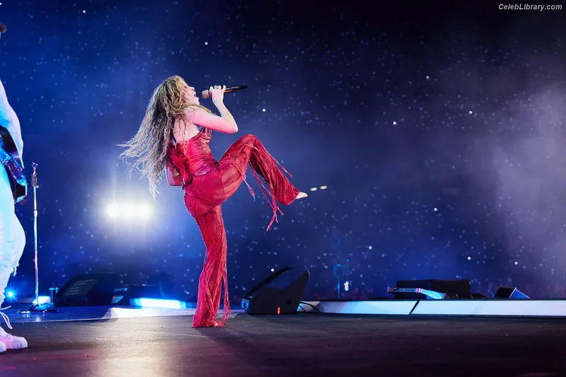 Shakira photo 4 of 1543