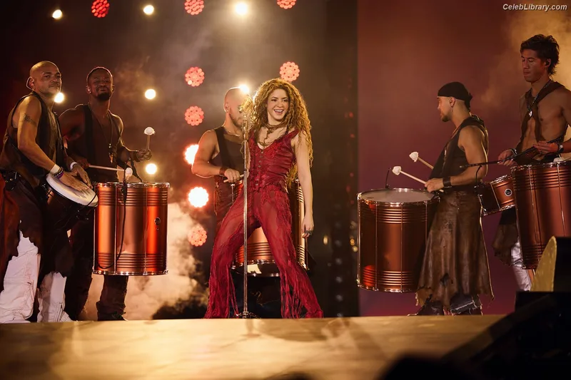 Shakira photo 7 of 1543