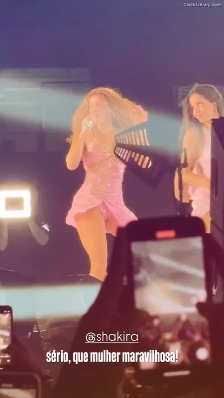 Shakira photo 22 of 1543