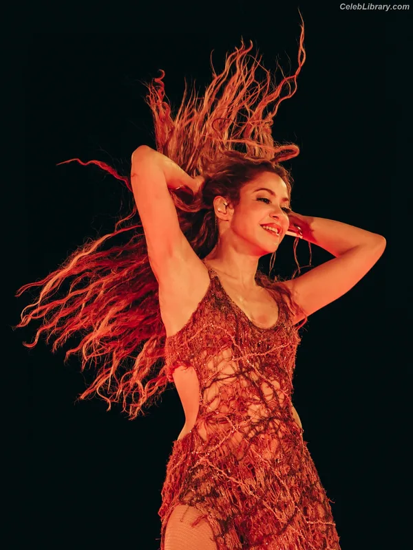 Shakira photo 5 of 1543