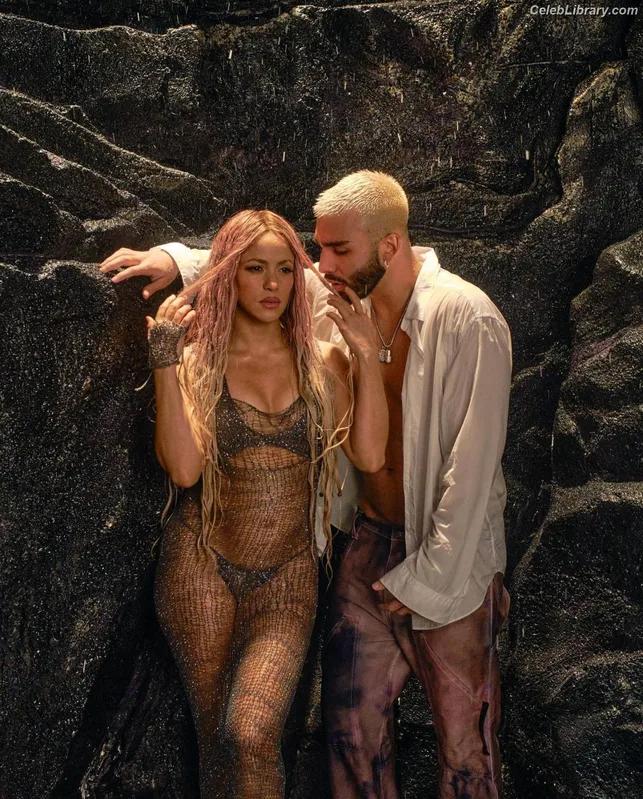 Shakira photo 11 of 1543
